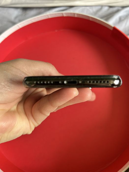 Продам IPhone 10