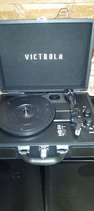 Нов грамофон Victrola VSC-550BT с Bluetooth и вградени говорители