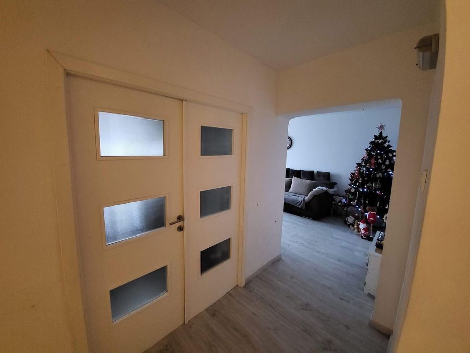 Vand apartament cu 4 camere cu garaj sub bloc