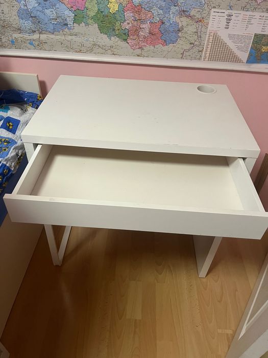 Продавам бюра със леки поправими забележки