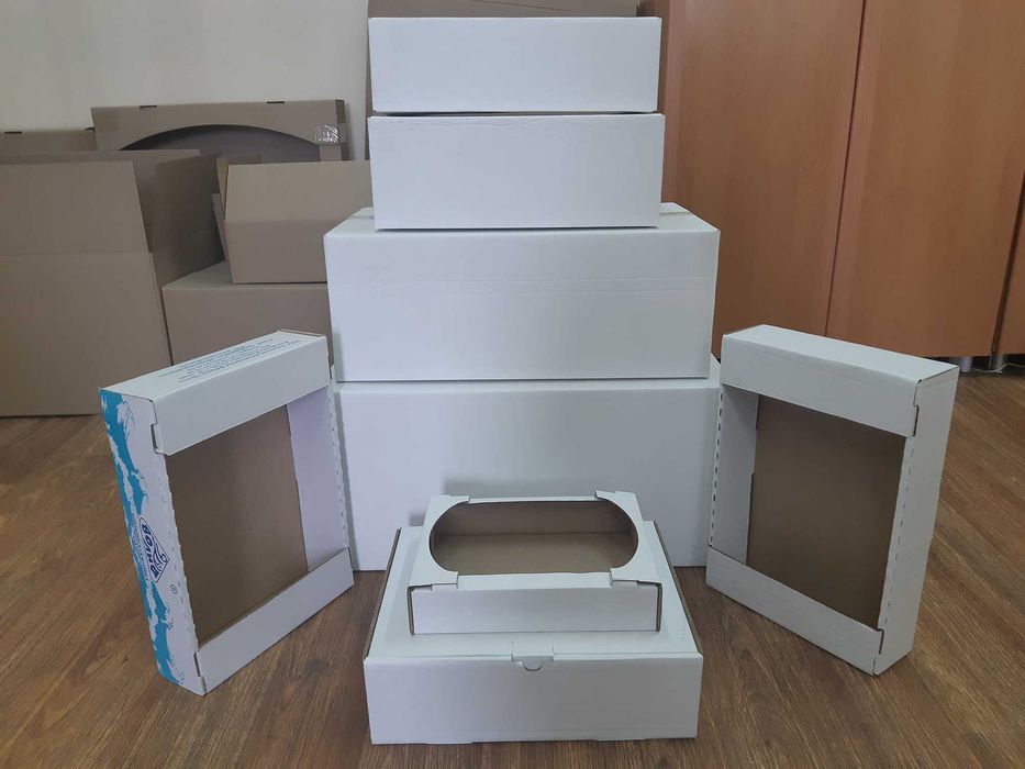 Коробки картонные продам новые.
