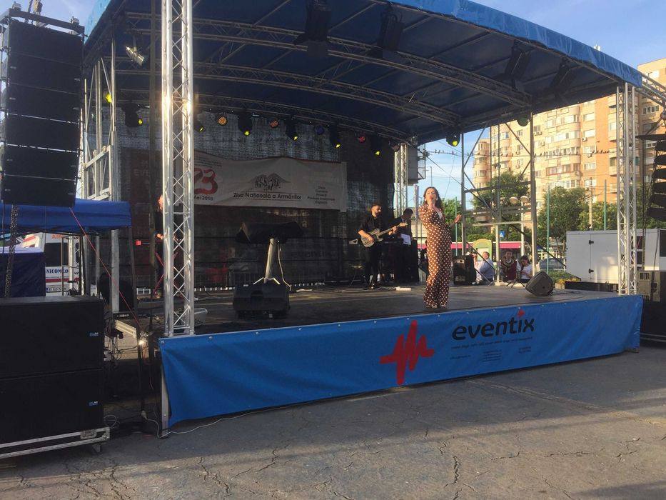 Scena mobila 8x6 m, montare/demontare rapida