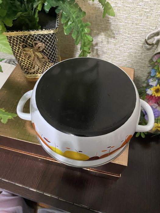 Яркая кастрюля, салатница