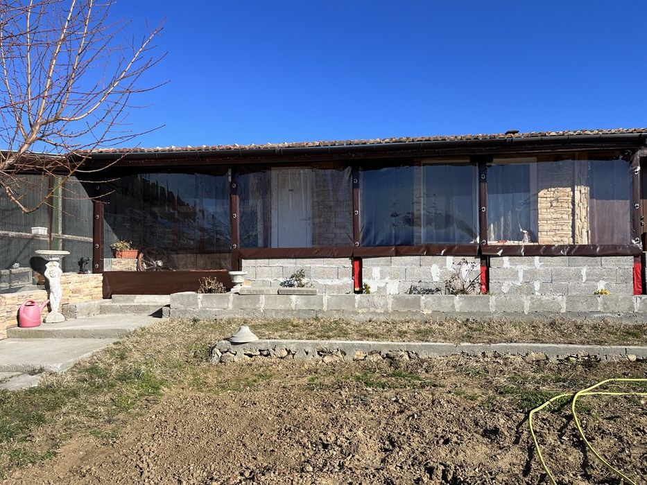 Ветроупорни завеси, тенти, сенници.