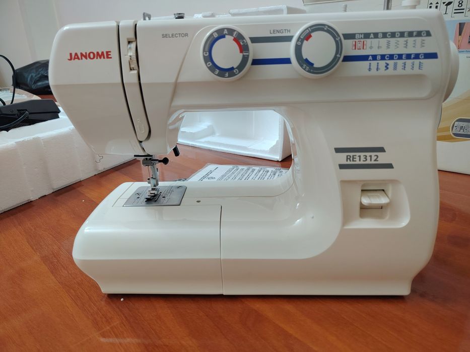 Швейная машинка Janоme RE1312 в отличном состоянии