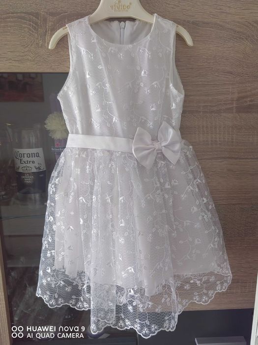 Бяла детска рокля