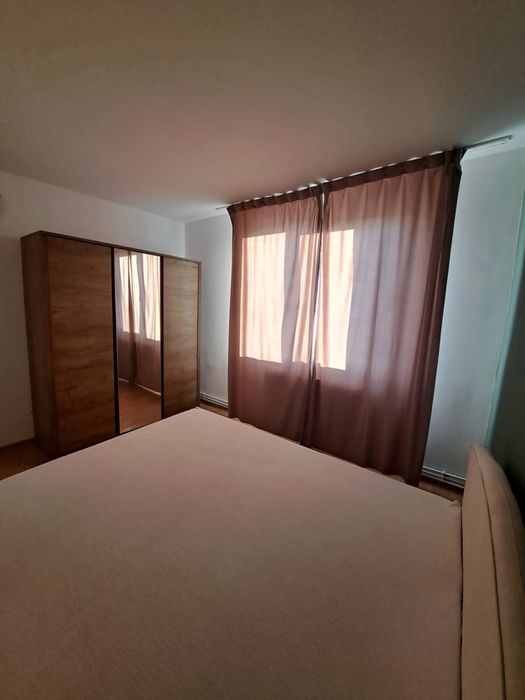 Inchiriez apartament