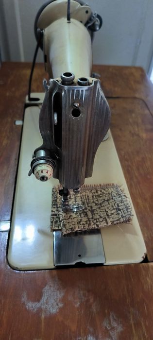 Швейная машинка ножная