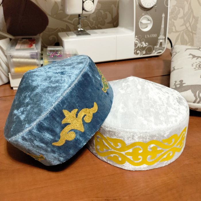 Тақия ручной работы .