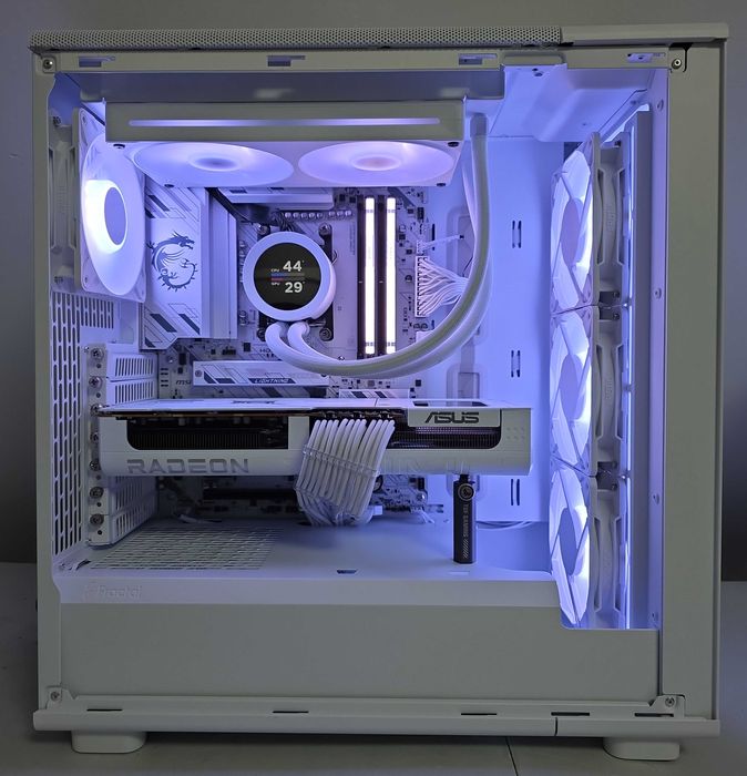 PC Gaming Ryzen 7 9800X3D RX 9070 XT 32GB RAM