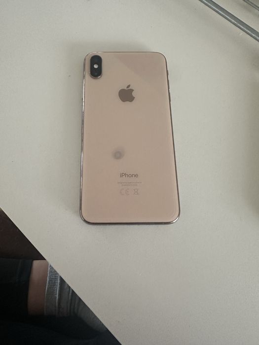 Iphone Xs Max  400 lei,are o mica zgarietura in colt