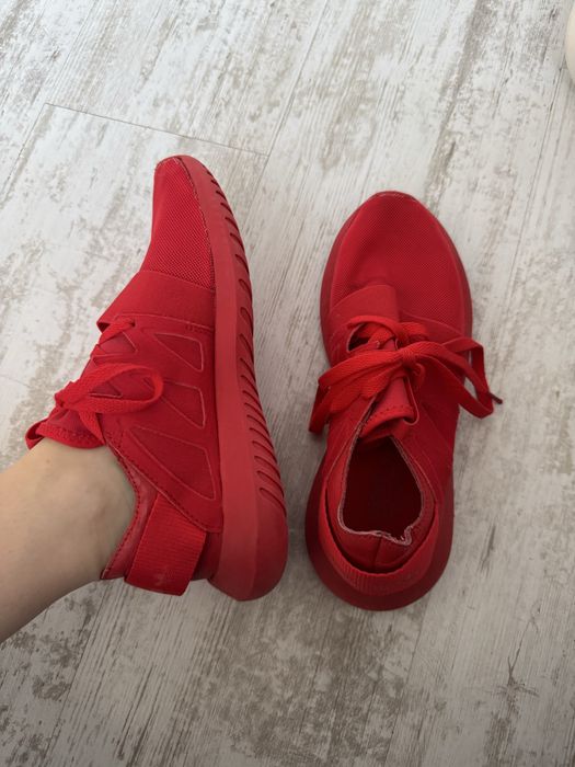 ADIDAS tubular viral w