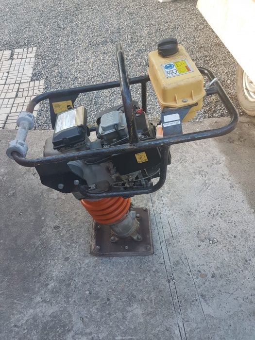 Inchiriez mai compactor (berbec), pret 250 lei/zi