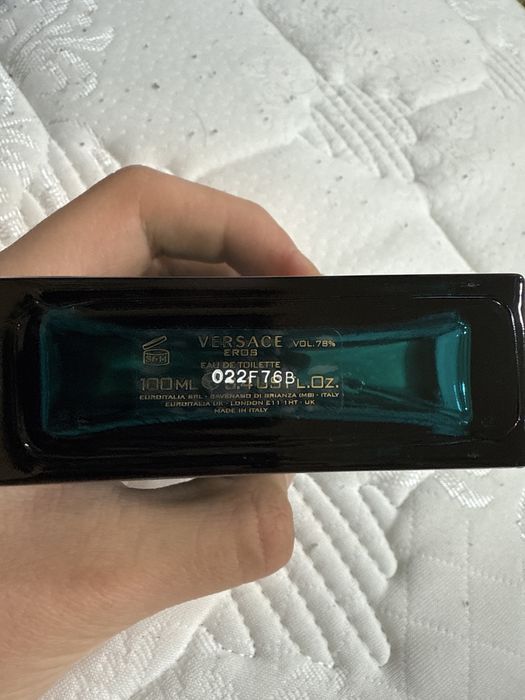 Продам, парфюм версачи оригинал.