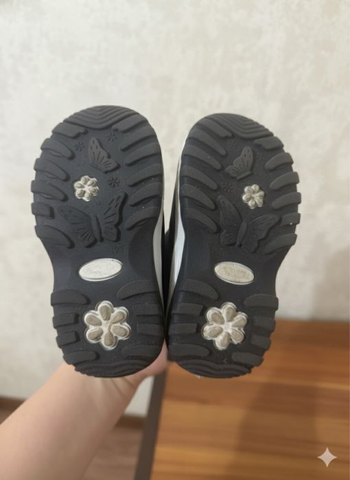 Продам ботинки детские