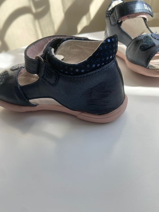 Сандали за момиче DD step