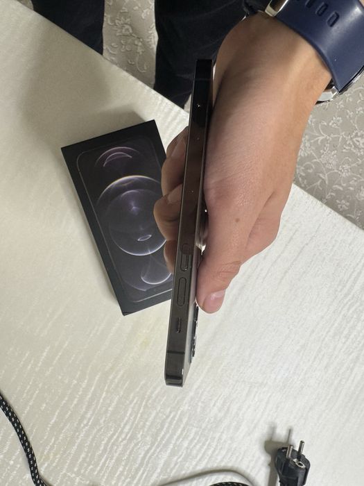 Продам айфон 12 про 256 гб