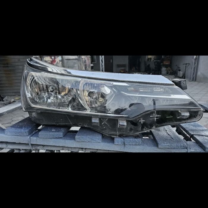 Фара правая на тойота