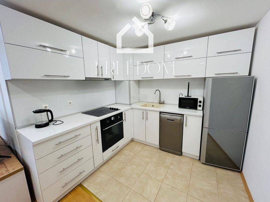 Продава се Тристаен апартамент в Варна, Център - 92 кв.м за 2772 €/кв.м - Снимка #1