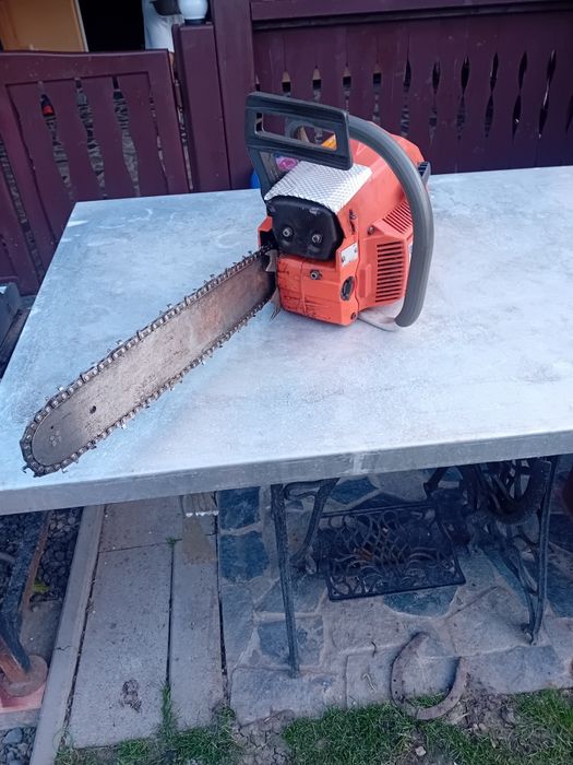 Vând drujba Husqvarna 254
