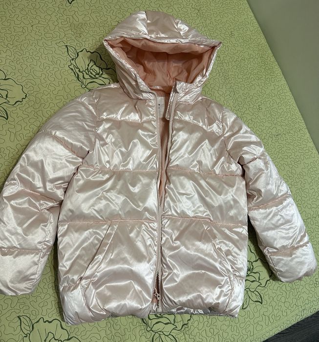 Продам куртку для девочки