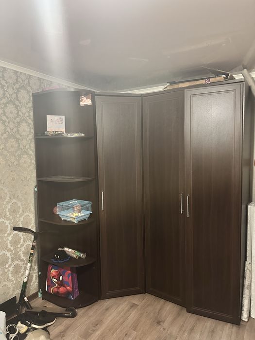 Продам большой угловой шкаф