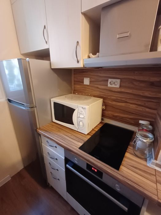 Дава се под наем Тристаен апартамент в Дупница - 60 кв.м за 306 € - Снимка #12