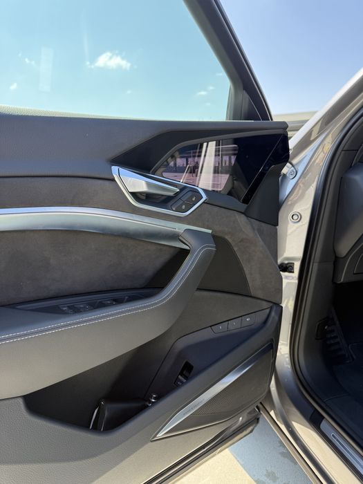 Audi Q8 e-tron 55 quattro 408 CP | S line | Virtual Mirrors | B&O | camere 360