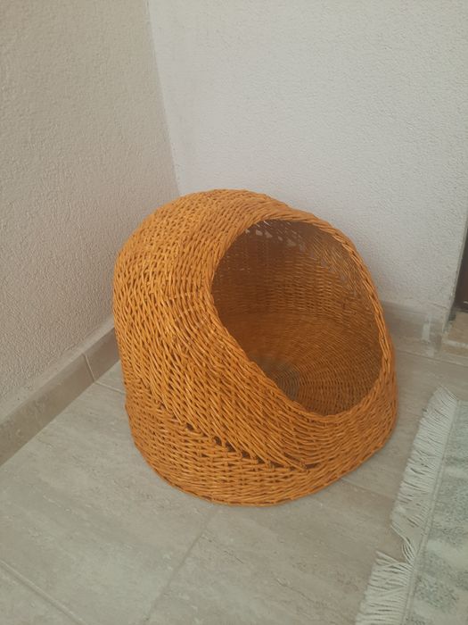 Плетеный домик для кошек.