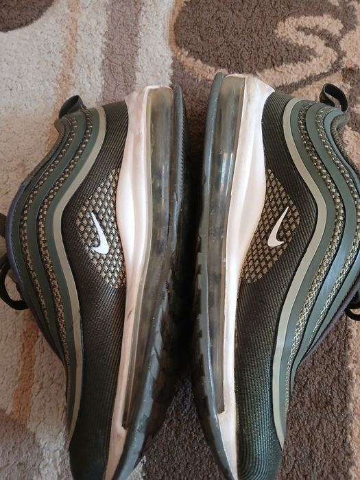 Vând adidași Nike