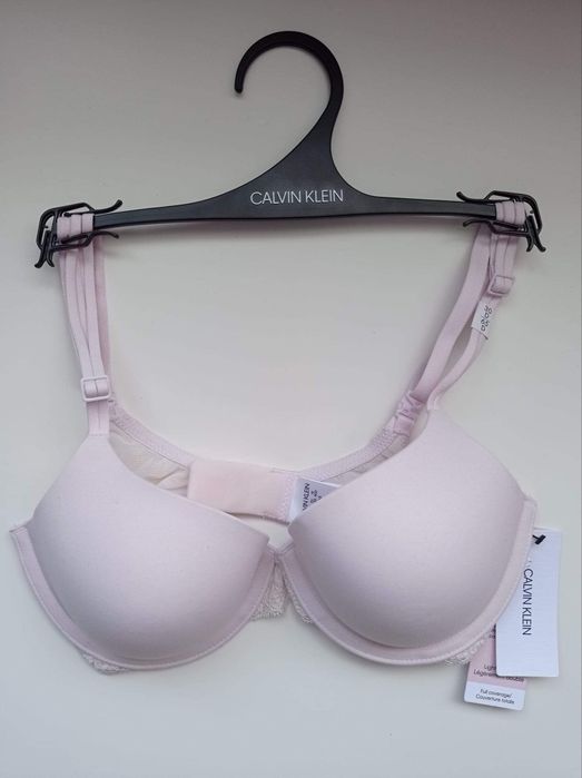 Сутиени и бюстиета Calvin Klein, DKNY, New Balance