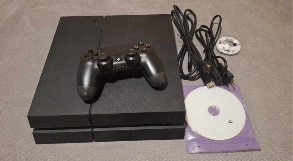 ps 4 modat cu 2 manete