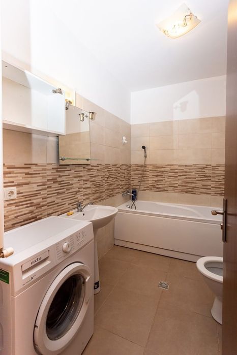 Inchiriez apartament Str Corneliu Coposu