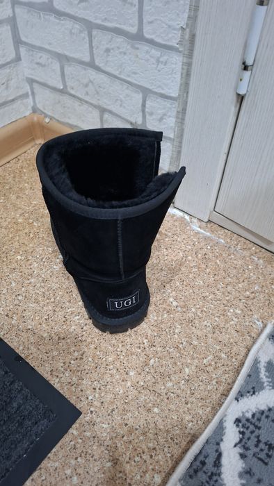 Продам угги новые 42 размер