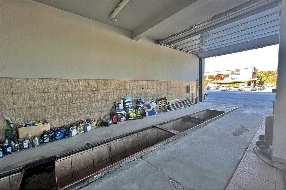 Продава се Магазин в Шумен, Промишлена зона - 170 кв.м за 1400 €/кв.м - Снимка #2