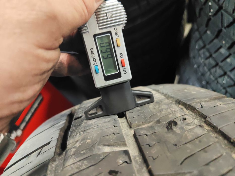 2бр.всесезонни гуми 225/75/16C Continental