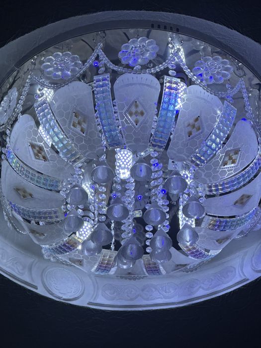 Люстра 4цвета с пультом