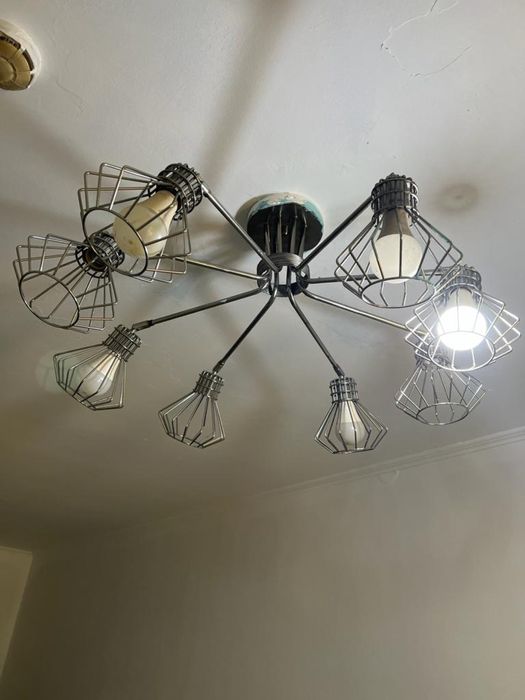 Продам люстры б.у 8 штук дешево