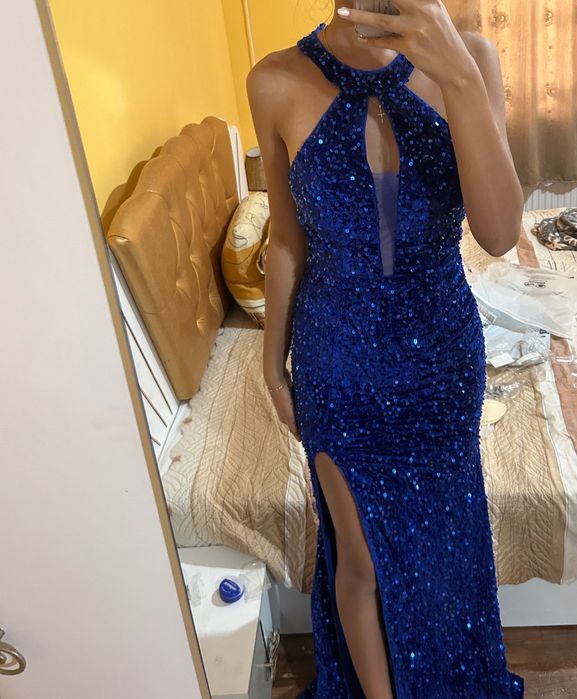 Синя рокля на паети