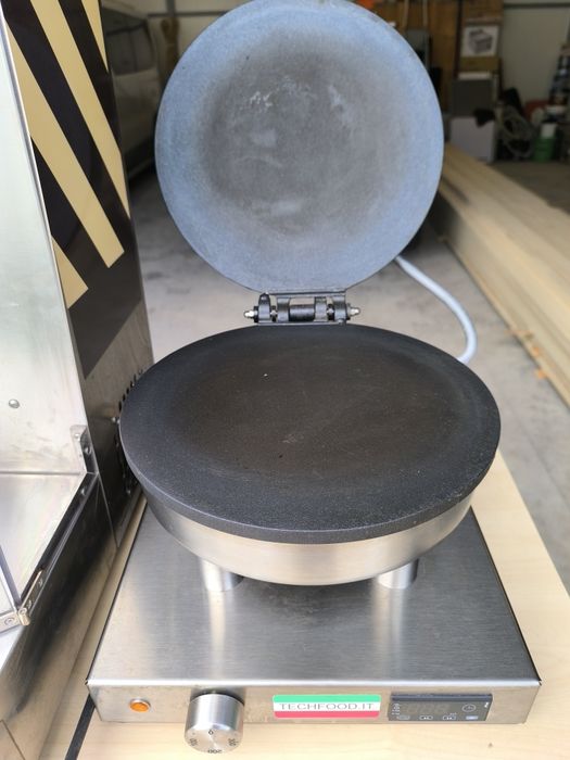 Choco kebab, clătite, ciocolată, înghețată.