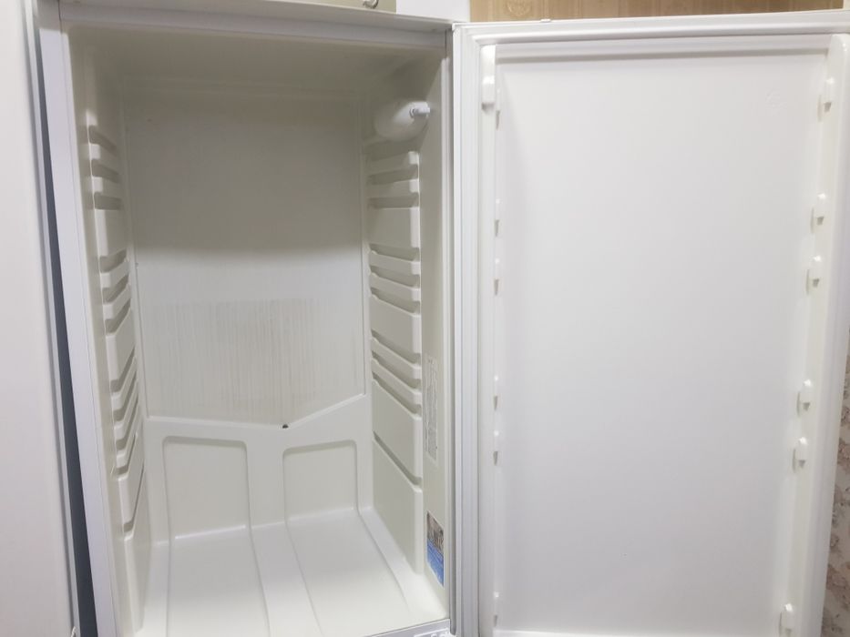 Indesit 2ta xolodilnik sotiladi