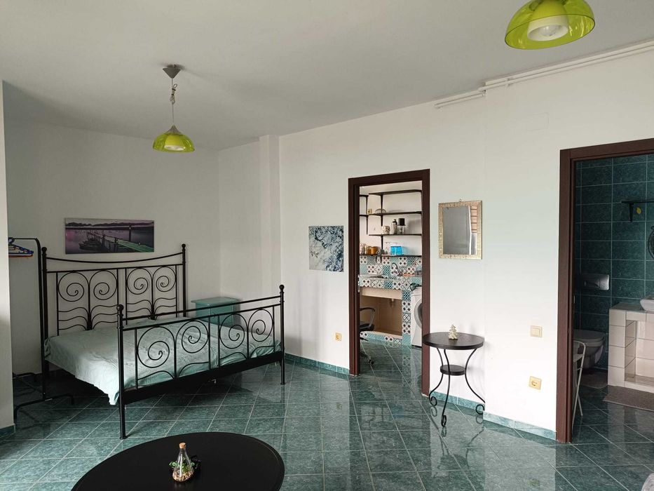 Vând apartament MOBILAT (40 mp) în Cosmopolis
