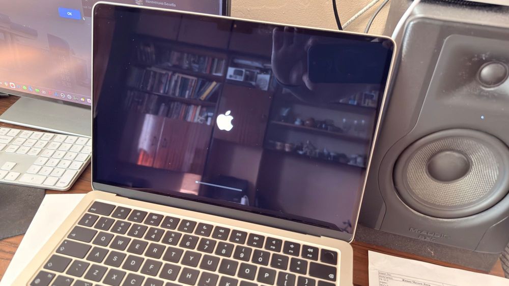 MacBook Air 13" M3 (2024) — 8GB / 256GB