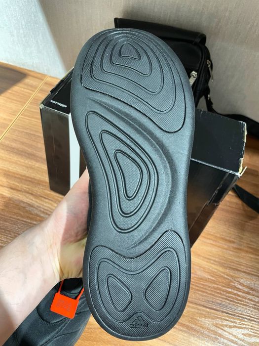 Adidas кросовка великан 45,46