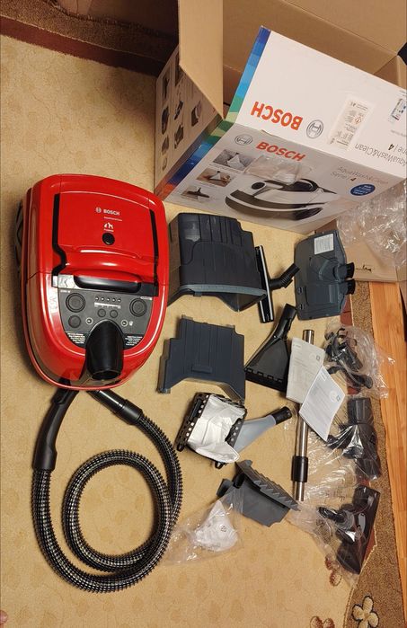Aspirator cu spalare BOSCH , 5l, 2100W, negru-rosu