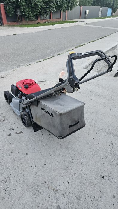 Masina de tuns iarba gazon Honda HRB 476C
