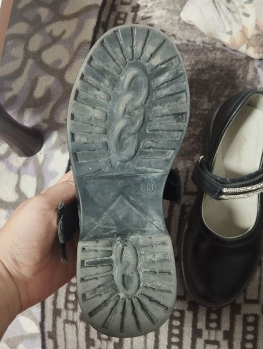 Продам туфли на девочку