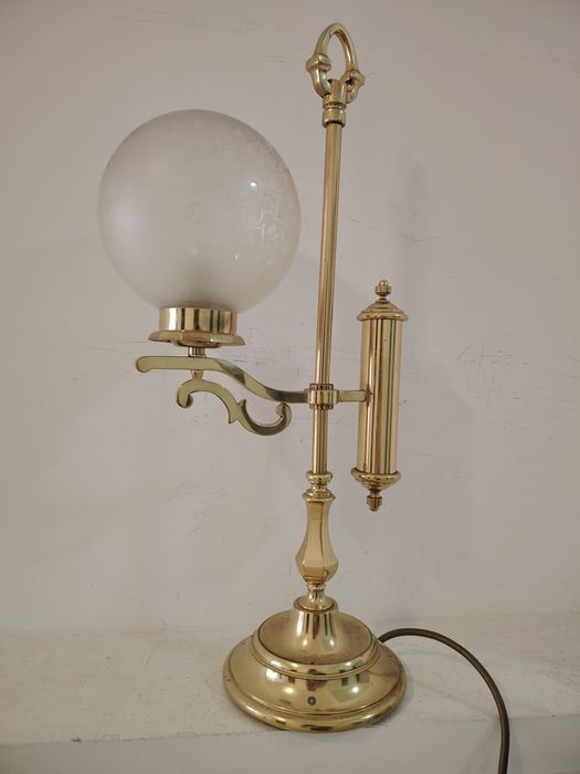 Superbă lampa de masa in stilul Art-Deco din alama masiva și abajur din sticla cu model floral