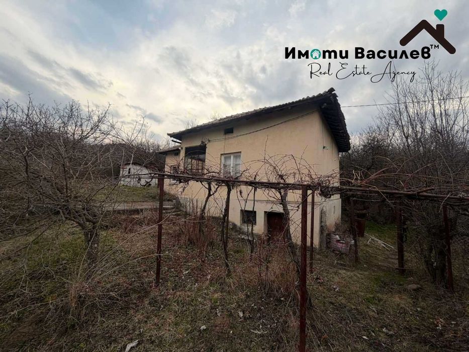 Продава КЪЩА област София, с. Извор