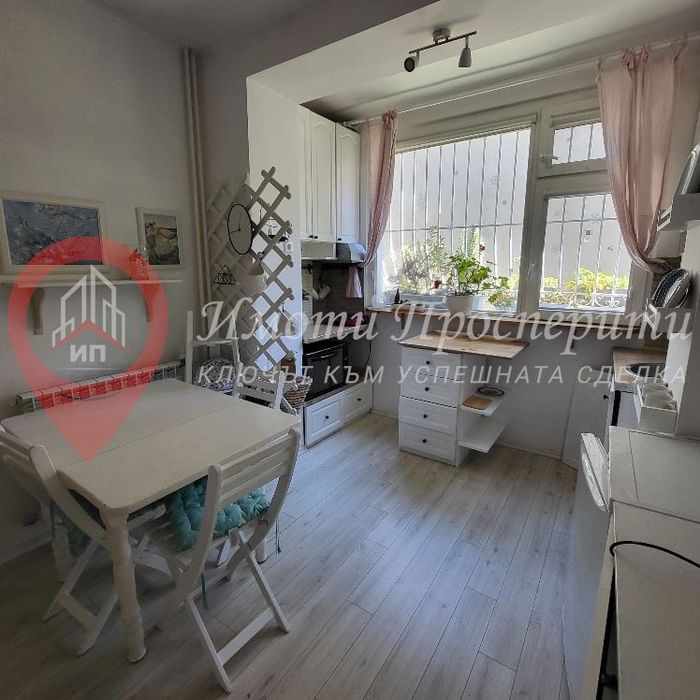 Продава се Тристаен апартамент в София, Център - 57 кв.м за 2746 €/кв.м - Снимка #1